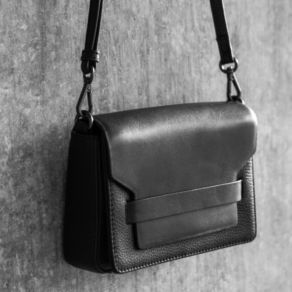 Vanya, Crossbody, Grain, Black