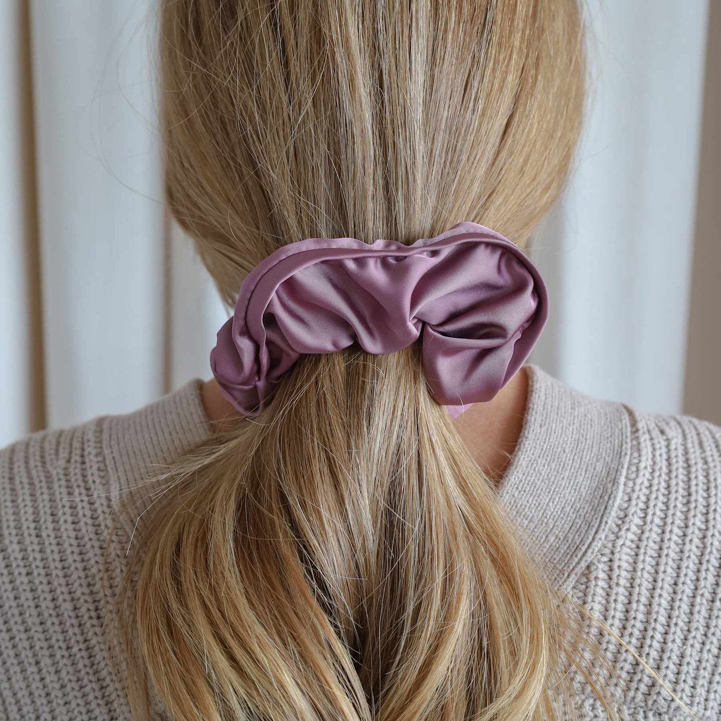 Anemone Scrunchie i Støvet lilla