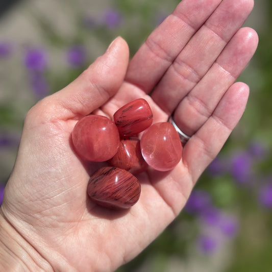 Cherry Quartz lommesten, poleret